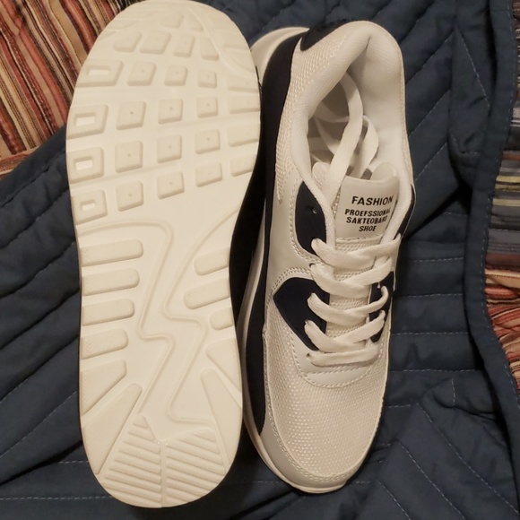 Running shoes - Picture 3 of 3